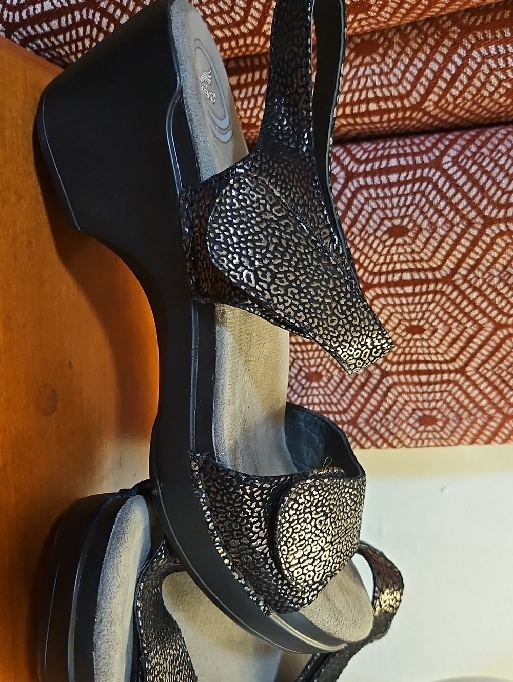 Dansko Metallic Black Animal Print Wedges Black 9M/ EUC - Picture 4 of 16